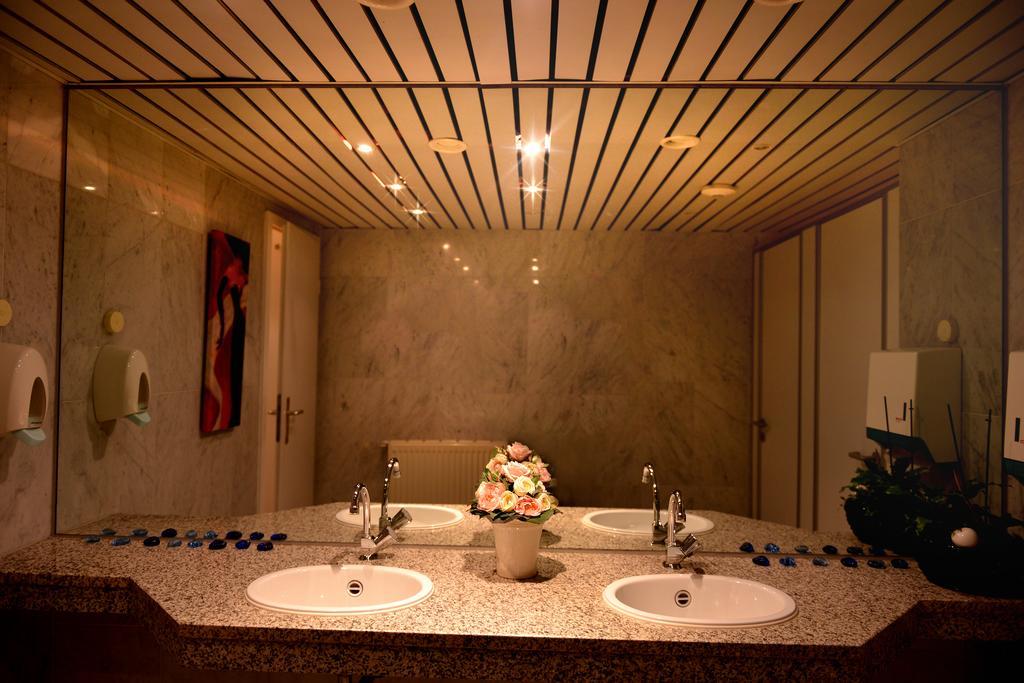 Alpha Hotel Garni ディーツェンバハ エクステリア 写真